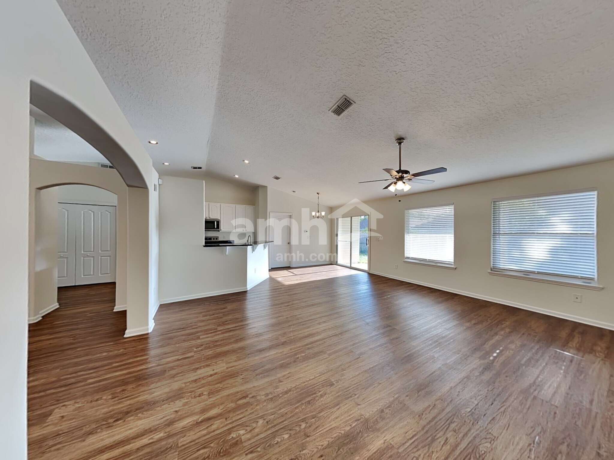 Building Photo - 985 Hyannis Port Dr