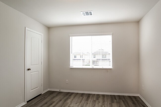 Building Photo - 4803 Giant Sequoia Way