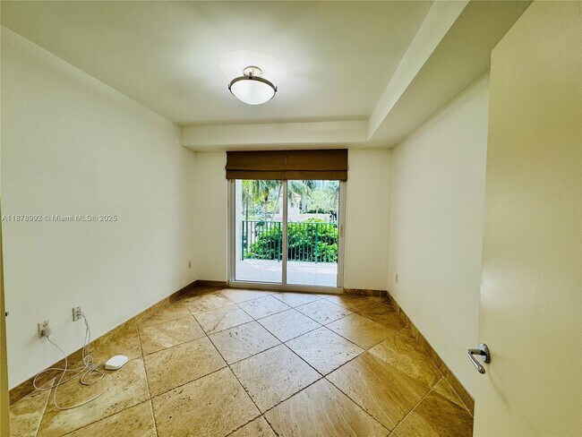 Building Photo - 20000 E Country Club Dr