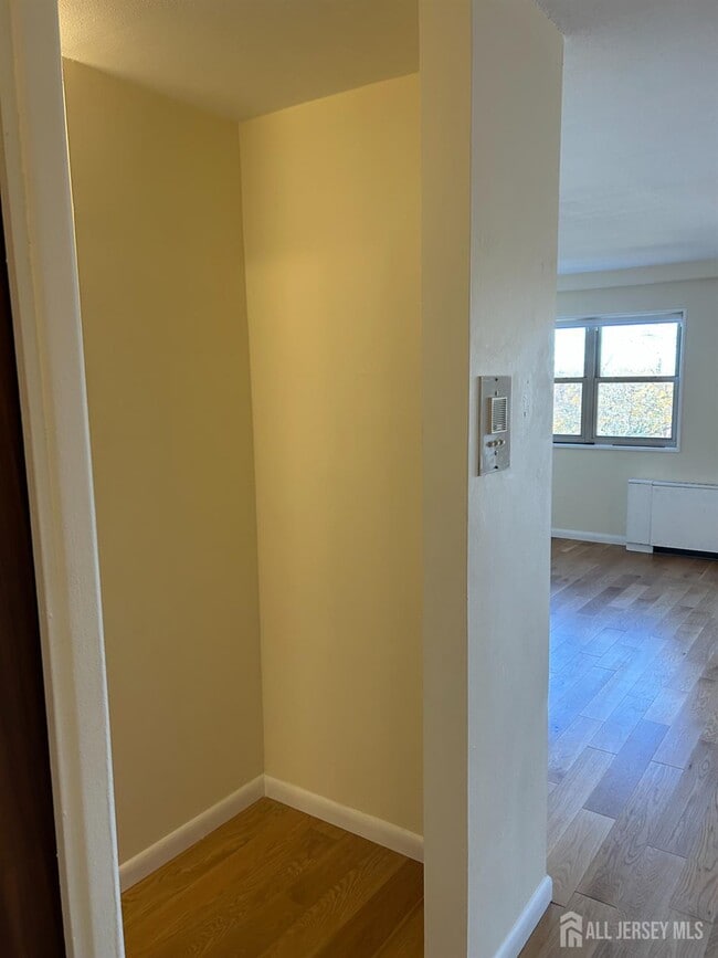 Building Photo - 123 S Adelaide Ave