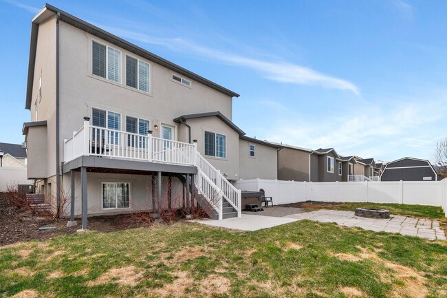 Building Photo - Stunning 5 Bedroom Herriman Home with Mode...