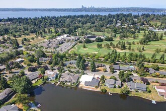 Building Photo - 4Bd+Den/4.5Ba Clyde Hill House