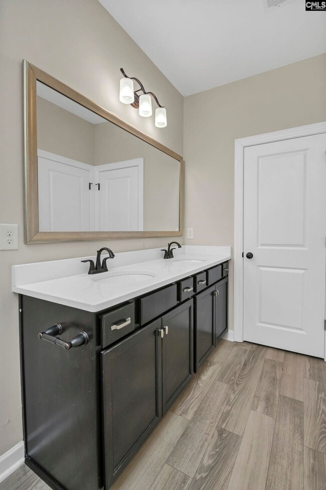 Building Photo - 5 Mapleline Ct