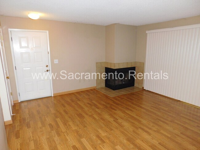 Building Photo - 550 Del Verde Cir