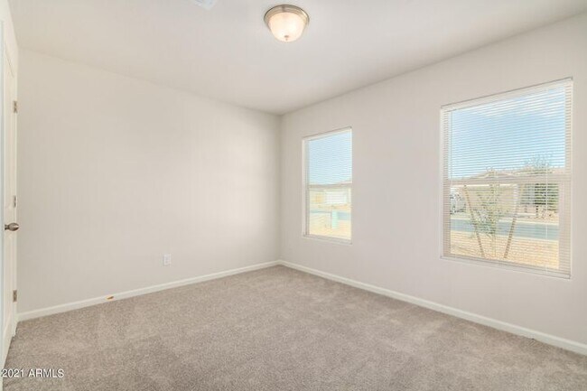Building Photo - 1203 W Elm Ave