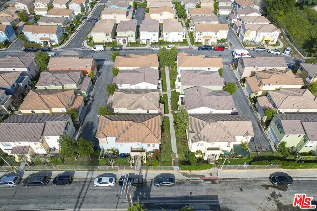 Building Photo - 121 Cancion Way