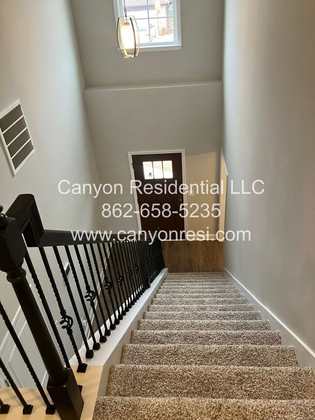 Building Photo - Welcome to this spacious 4-bedroom, 2.5-bathroom !