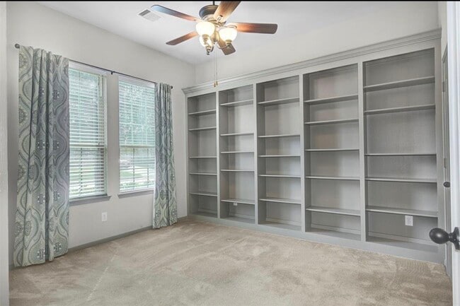 Building Photo - 2513 Golfcrest Dr