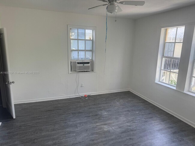 Building Photo - 1111 N 22nd Ave