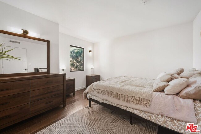 Building Photo - 3601 Dixie Canyon Ave