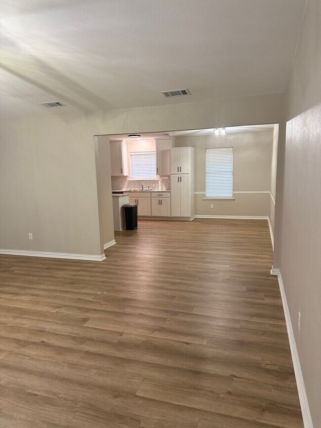 Building Photo - Beautiful 3 Bedroom home in Springhill ISD