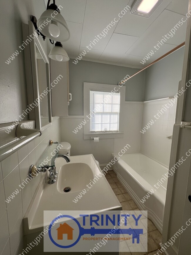 Building Photo - NEWLY UPDATED!! Ready and waiting for you!