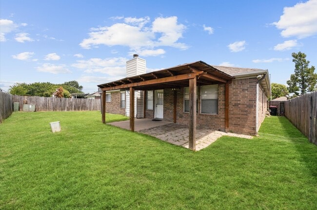 Building Photo - 19739 Mountain Dale Dr