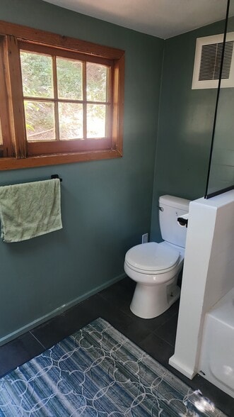 Building Photo - 9710 Mistletoe Rd