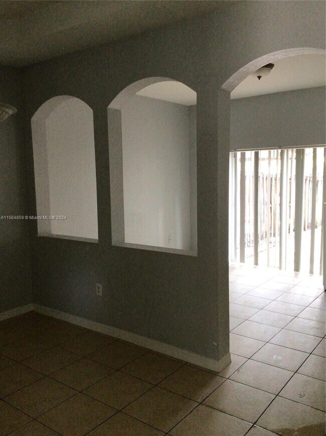 Building Photo - 4941 SW 135th Way