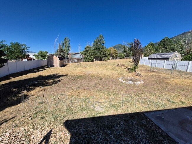 Building Photo - 75 S Astor Ln