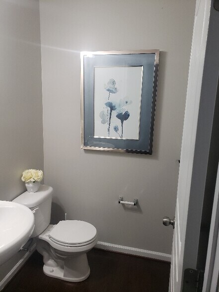 Building Photo - 7592 Holly Ridge Dr