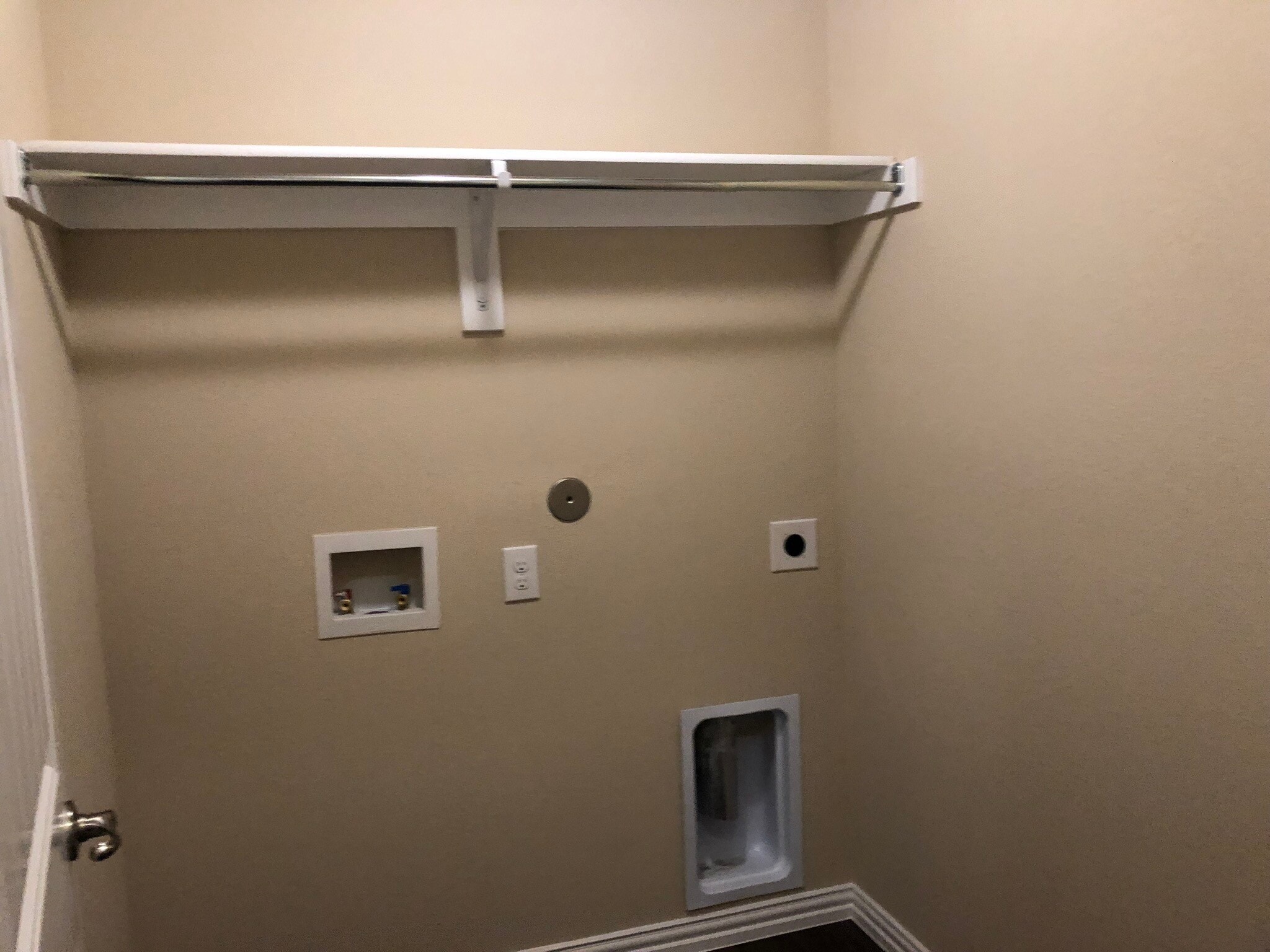 Building Photo - 530 Meadowlake Dr