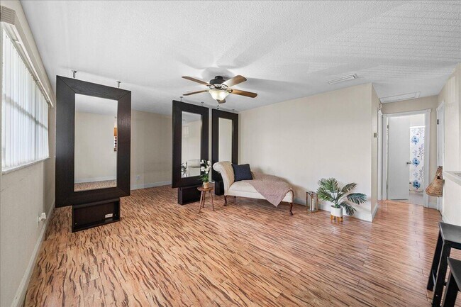 Building Photo - 302 Lincoln Ave