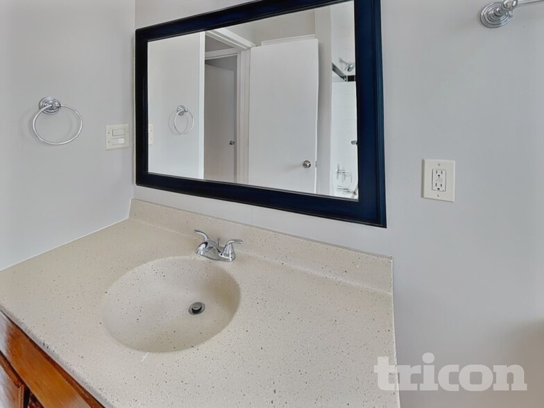 Building Photo - 4010 Monroe St NE