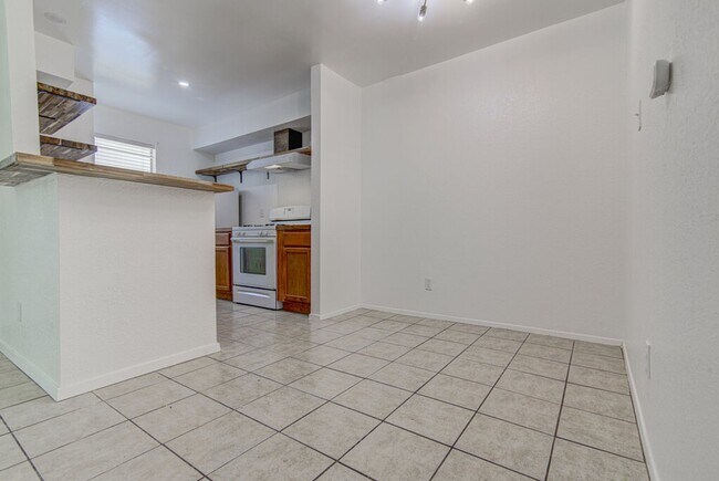 Building Photo - 805 Sirocco Dr