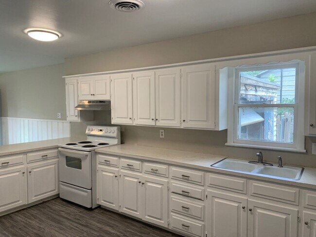 Building Photo - 4118 S Ong St