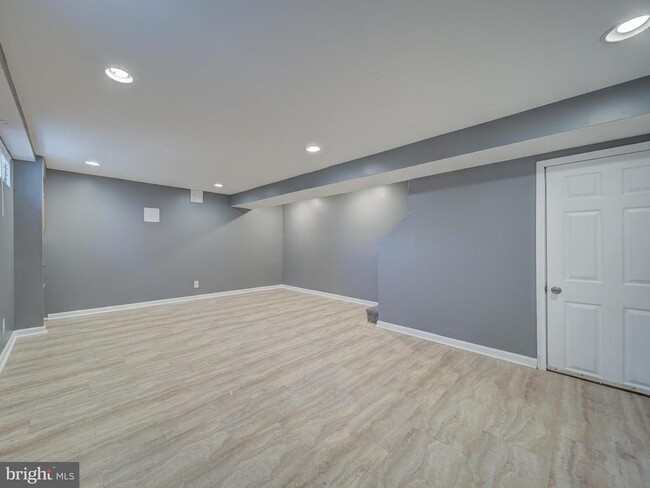 Building Photo - 2611 Keating St