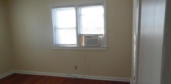 Building Photo - 208 Miller St