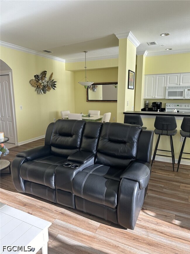 Building Photo - 10361 Butterfly Palm Dr