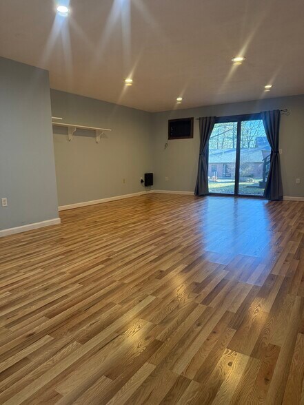 Building Photo - 83 Highwood Dr