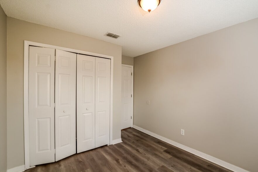 Building Photo - 887 Brightview Dr