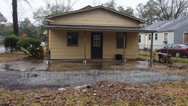 Building Photo - 2727 Clover Ln