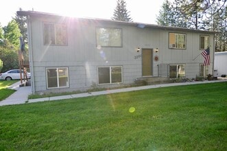 Building Photo - Downstairs unit 2 bed 1 bath