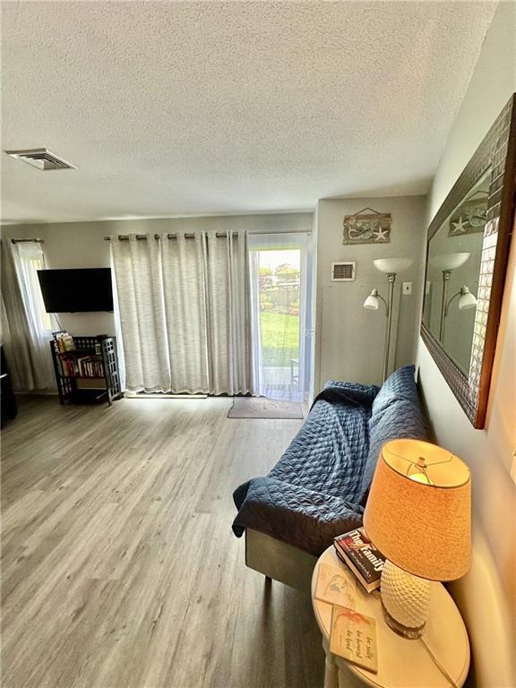 Building Photo - 3 -1520 Capella S