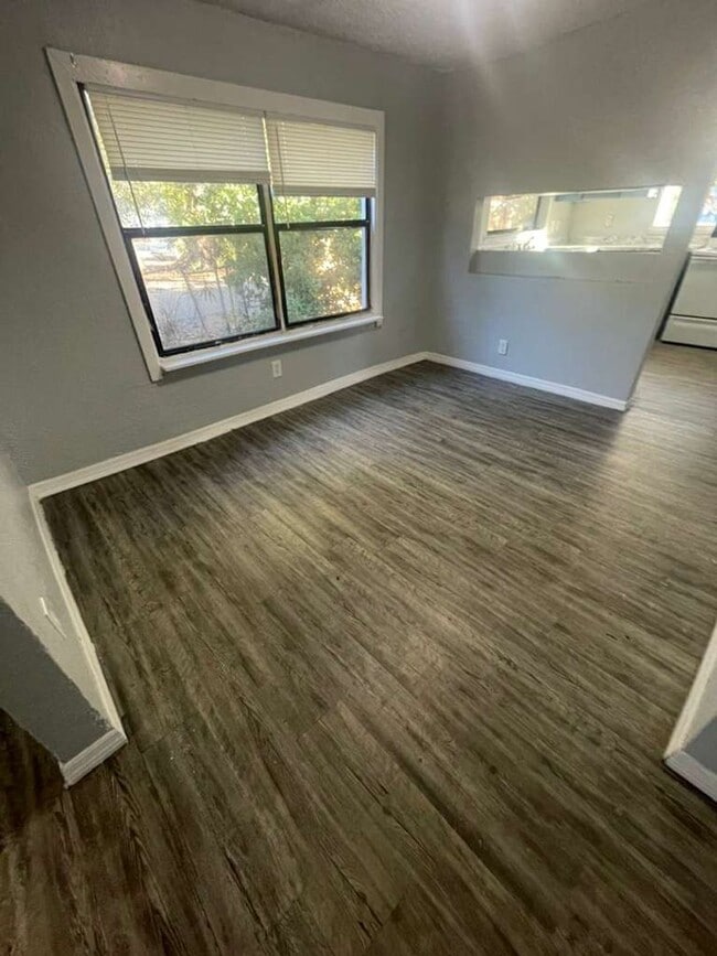 Building Photo - 2/1 St Pete Move In Ready | Apply for FREE This Holiday Season!