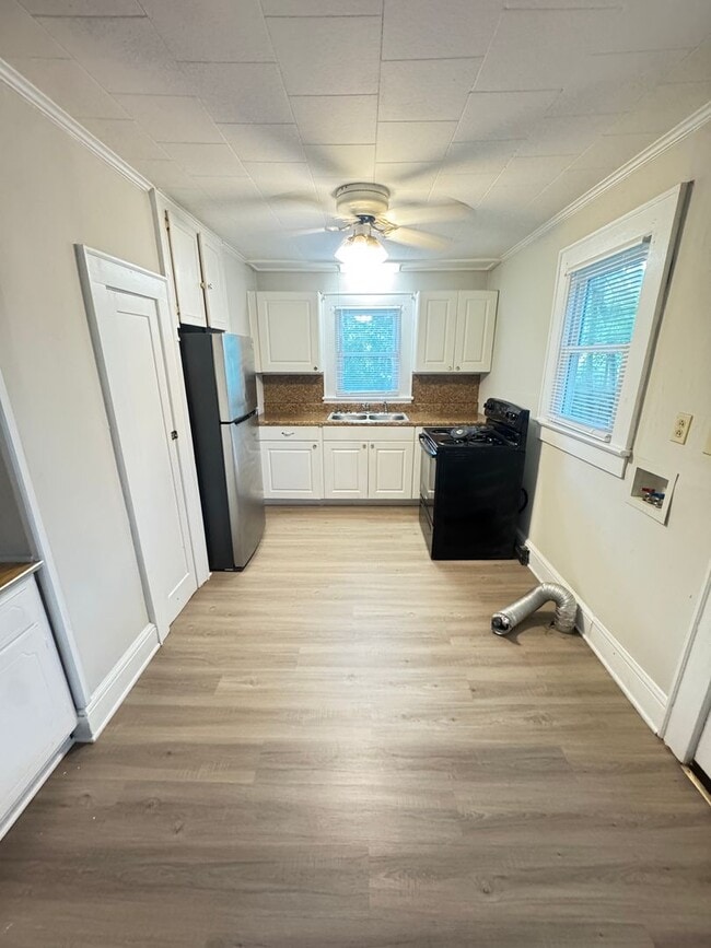 Building Photo - 1 Bed / 1 Bath Duplex Near Downtown Concord