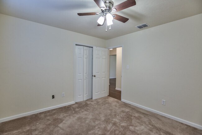 Building Photo - 1219 Crestview Ave