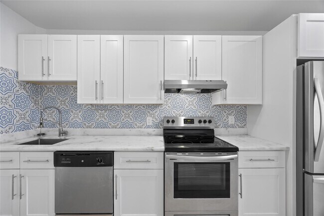 Building Photo - 412 SE 16th St