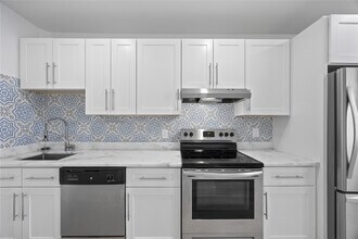 Building Photo - 412 SE 16th St