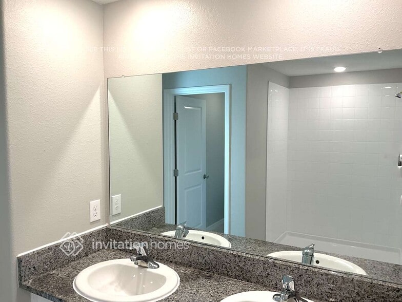 Building Photo - 2273 Treesdale Ave