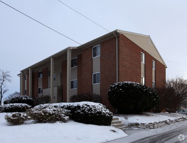 Building Photo - Bluffton Arms Apts