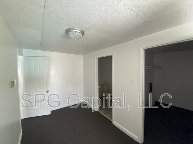 Building Photo - 112 N York St