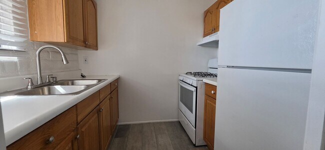 Building Photo - 2750 N Balboa Ave