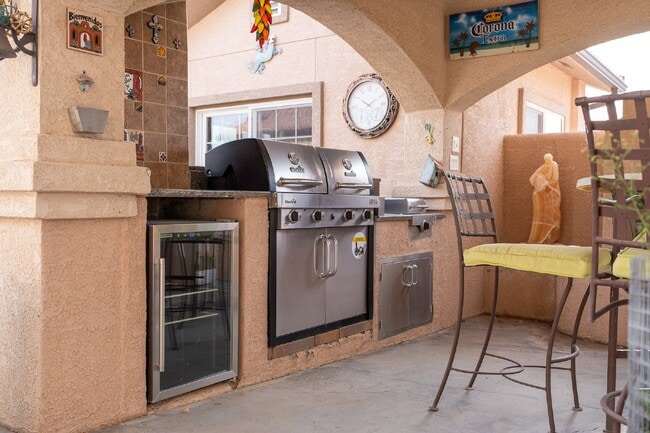 Building Photo - Desert Oasis – Furnished Executive Room in...