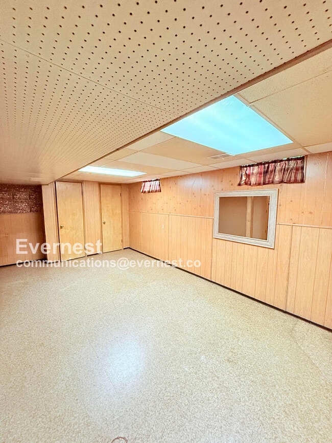 Building Photo - W/D Included! Single-Family Home w/ Central Air, Garage & Fenced Yard in Dearborn Heights