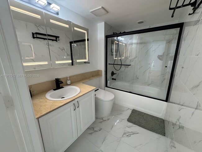 Building Photo - 1155 Brickell Bay Dr