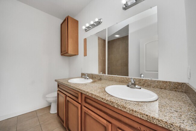 Building Photo - 4311 Oak Ridge Dr