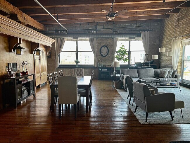 Building Photo - 1147 W Ohio St