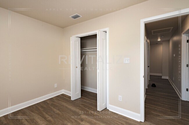 Building Photo - 1704 McGill Ave