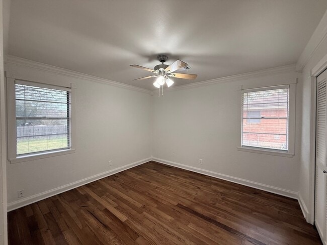 Building Photo - 204 Meadow Ln